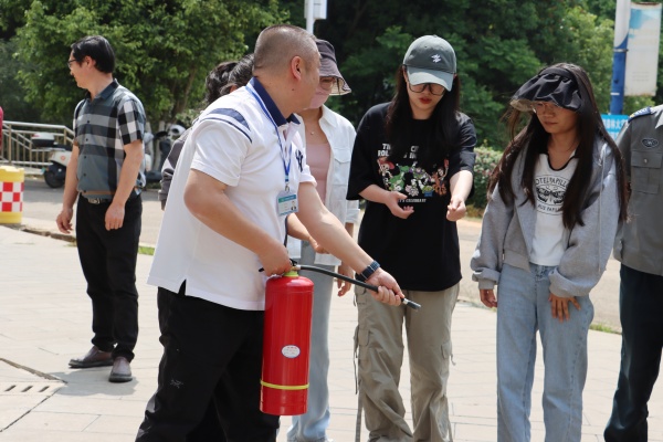 Ծ(zhn)δ ȼ ۾St(y)Ժt(y)Ժȫ(sh)(zhn)ݾM(jn)Еr(sh)